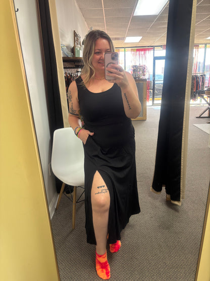 Black Sleeveless Scoop Neck Flared Split Midi Dress